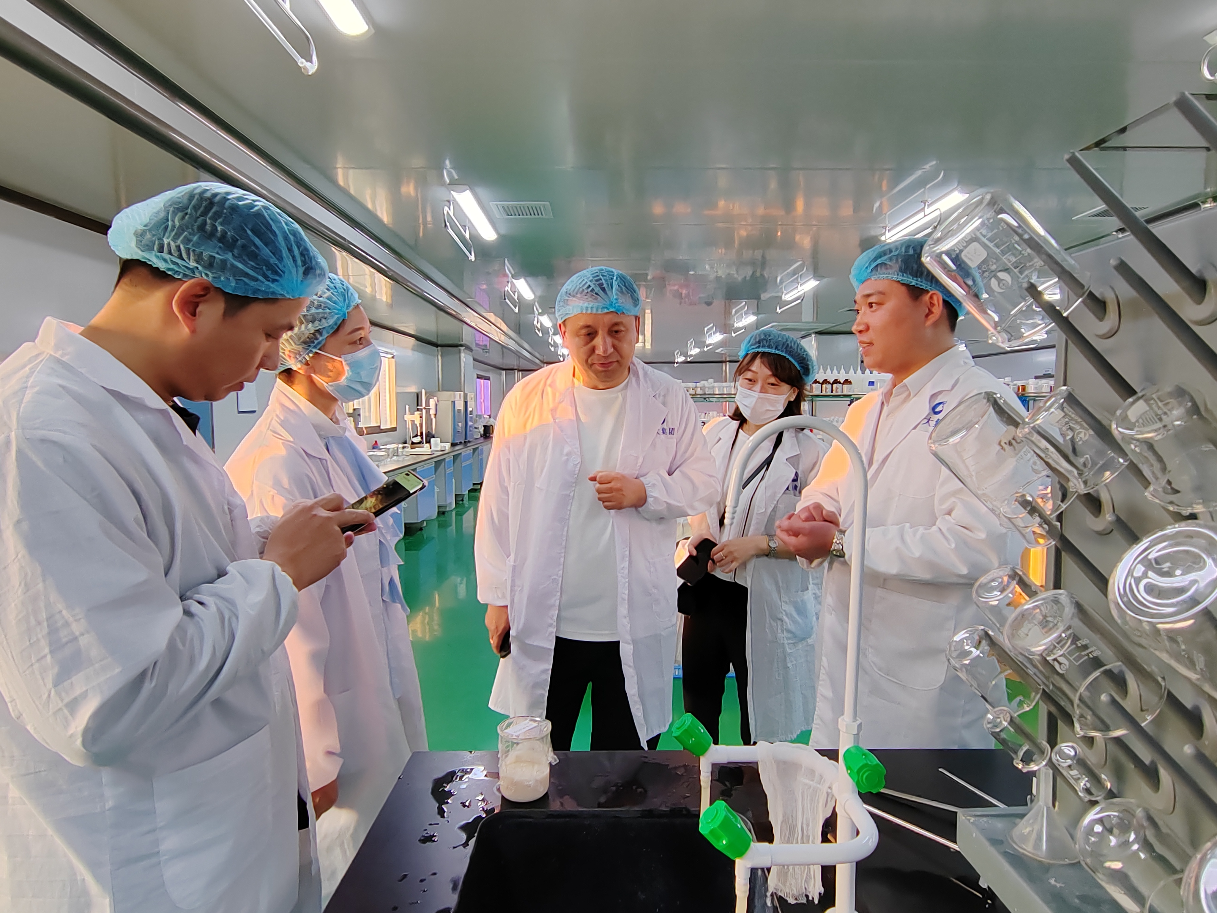 鞍勤集團、溫泉集團、公服集團商務(wù)考察組赴廣州調(diào)研